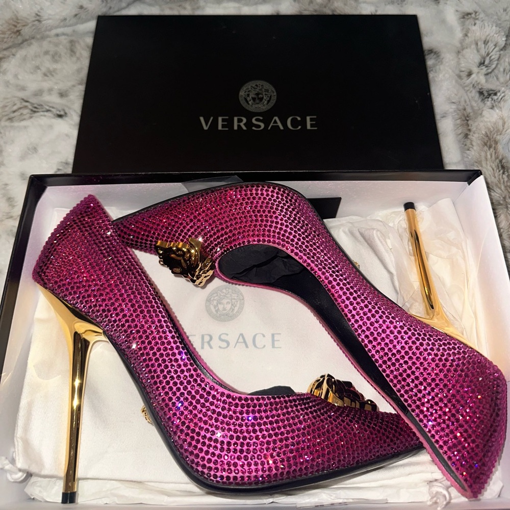 Versace Medusa palazzo strass pump